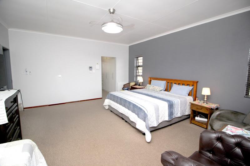 5 Bedroom Property for Sale in Fraaiuitsig Western Cape